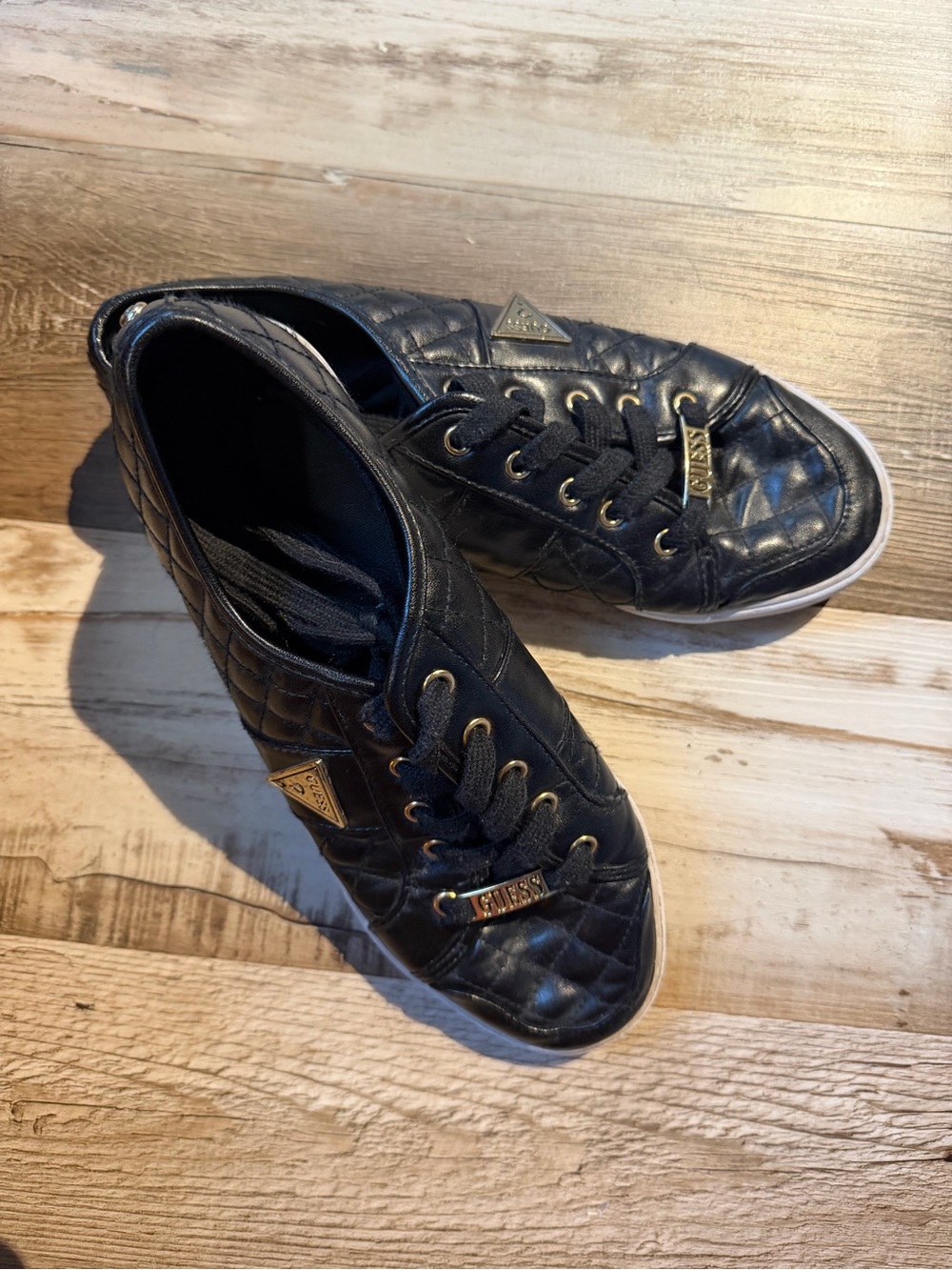 G By Guess Backer Shoes Women's Low Top Sneaker 9 M Black Quilted Comfort Shoes